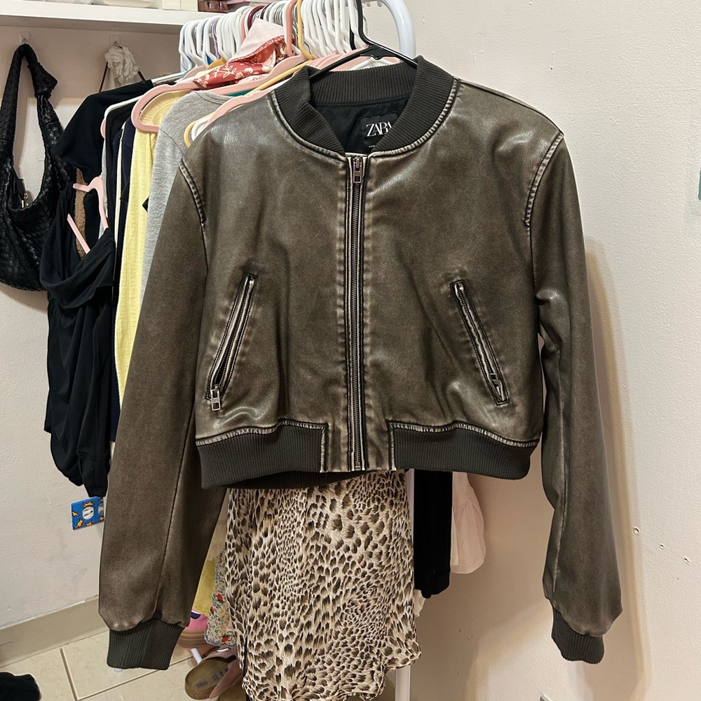 zara cropped leather bomber jacket 🧺🫧